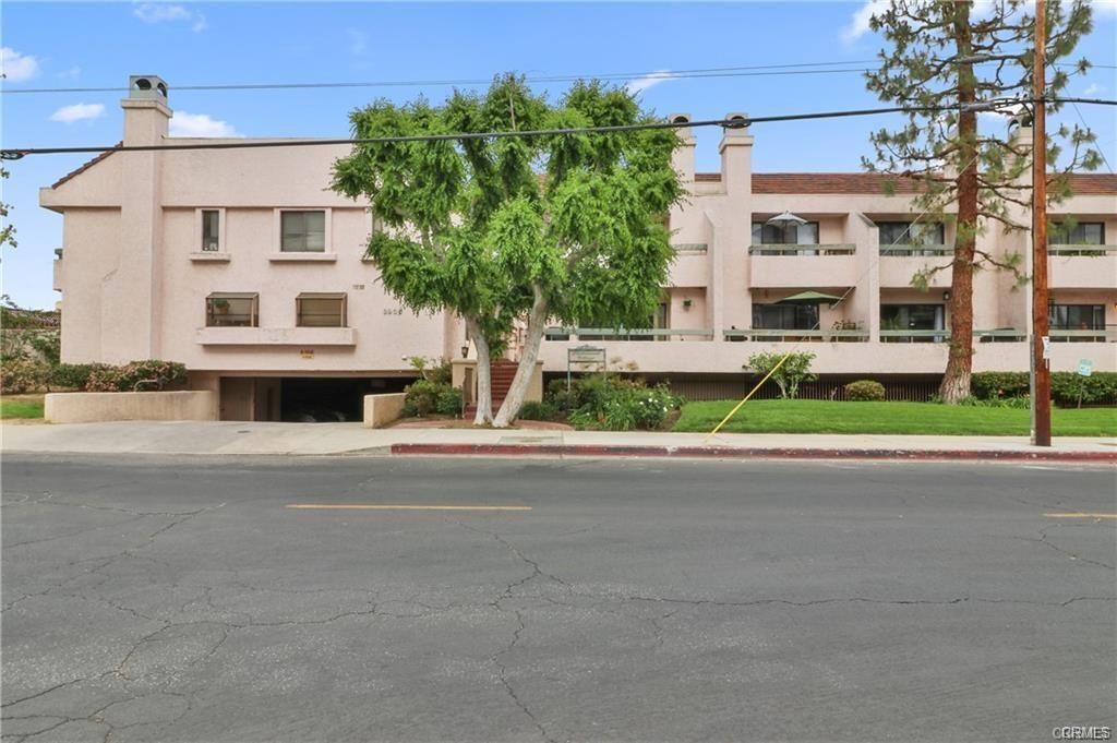 Primary Photo - 9906 Owensmouth Ave