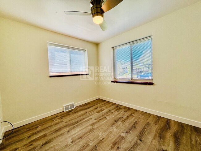 Foto del edificio - 2324 S Cherokee St