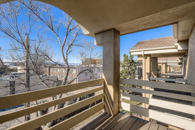 Foto del edificio - Beautifully Renovated Townhouse in Glendale Near Infinity Park