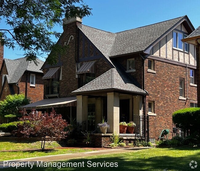 Log Cabin Heights Apartments for Rent with a Garage Detroit, MI 2