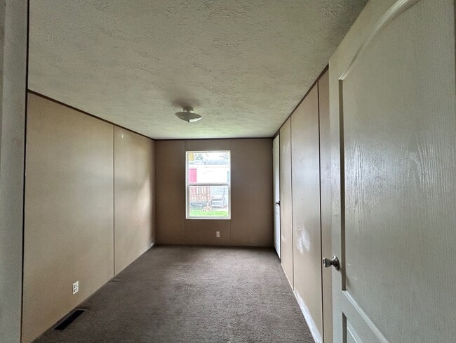 Building Photo - 2701 30 Mile Rd