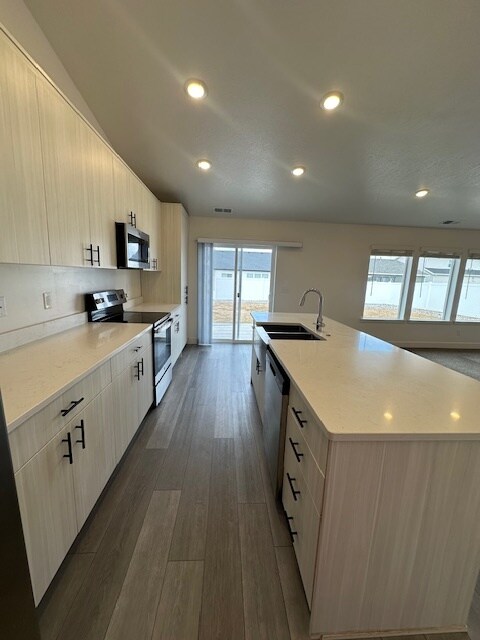 Building Photo - HC529