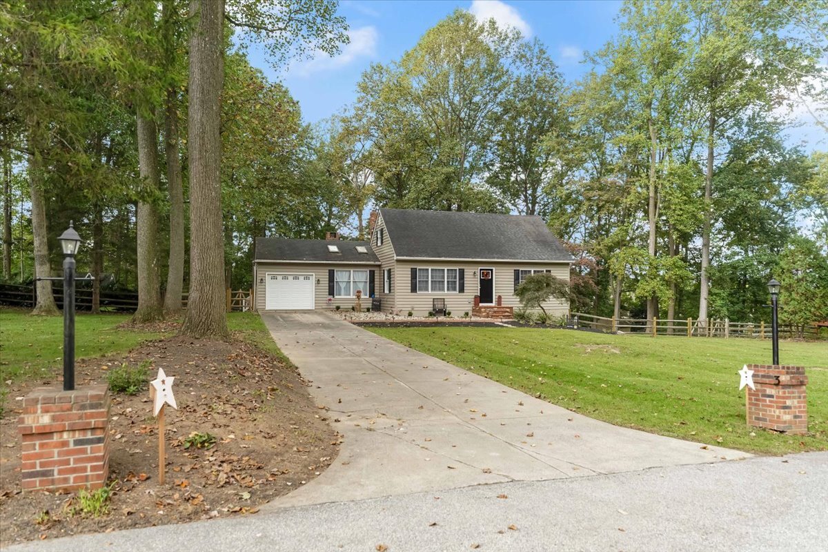 Primary Photo - 3 Country Ln