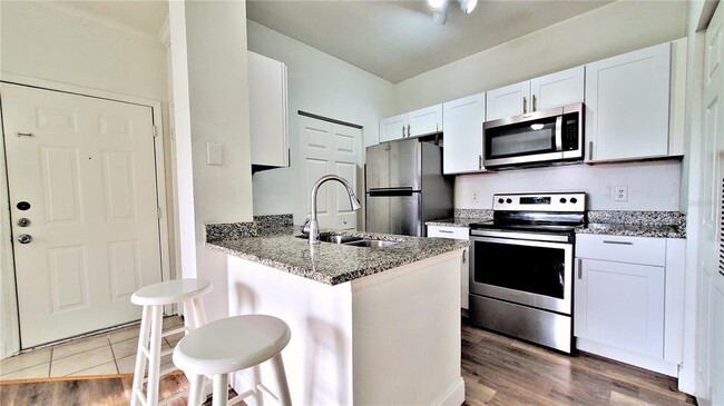 Building Photo - 2572 Robert Trent Jones Dr