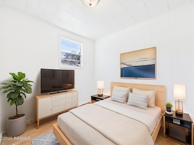 Building Photo - 711 E Lessley St