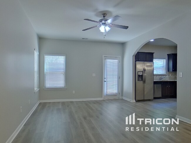 Foto del edificio - 4470 Ravenwood Dr