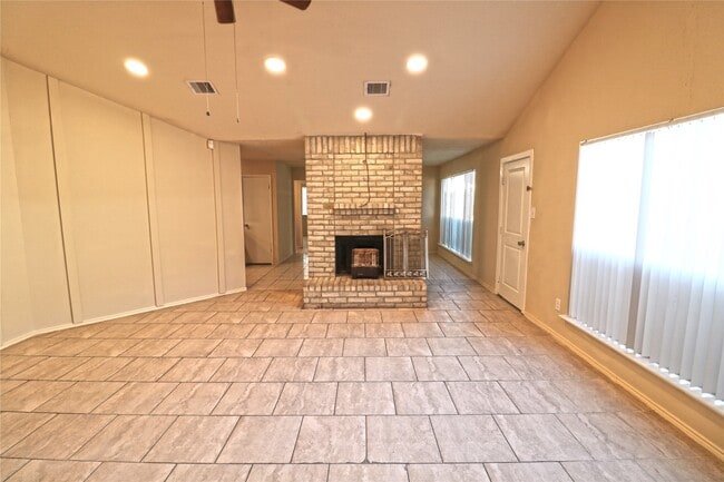 Foto del edificio - 7603 Loro Linda Dr