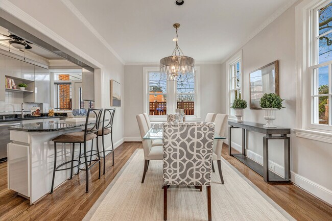 Foto del edificio - 2911 28th St NW