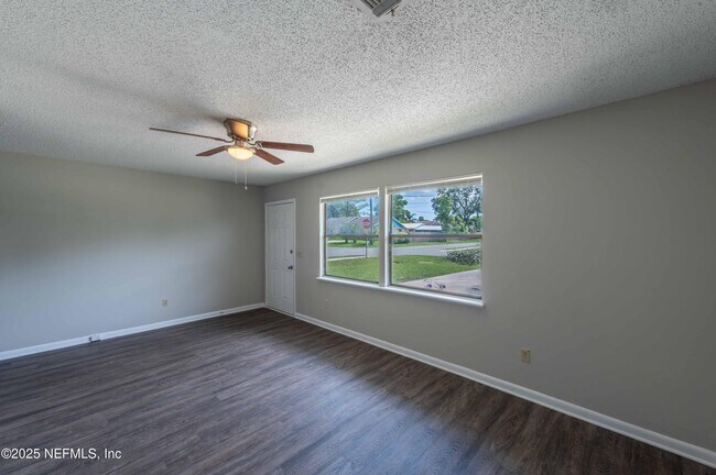Building Photo - 890 Hibiscus St