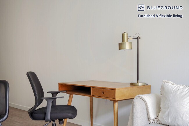 Foto del edificio - 2401 S Jackson St