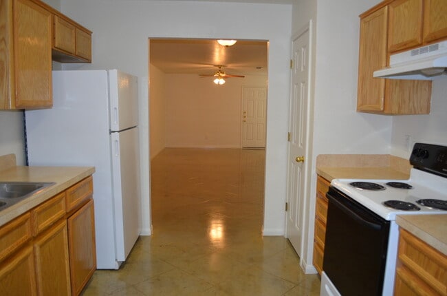 Foto del edificio - 928 Rosewood Dr