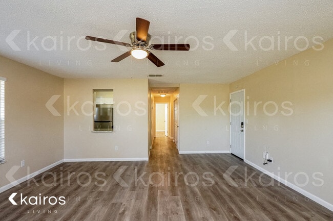 Building Photo - 16 Spring Loop Cir