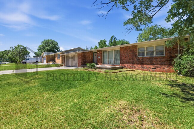 Building Photo - 6216 E Orme St