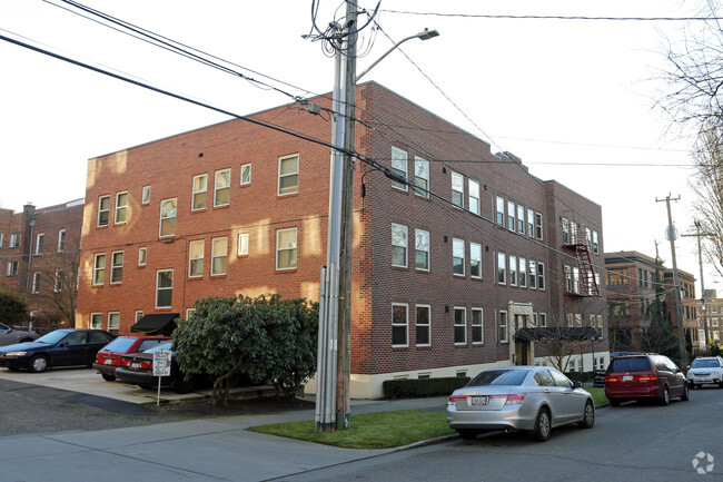 Building Photo - The Carlyle Apartments