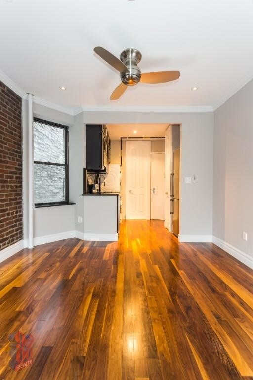 Primary Photo - 221 E 23rd St