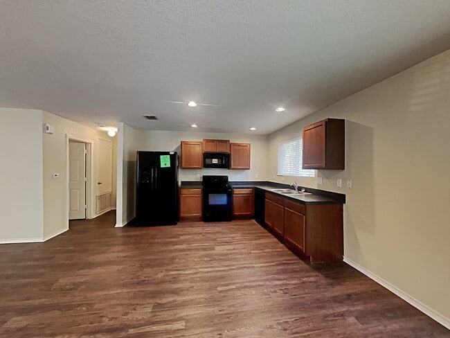 Foto del edificio - 7215 Geranium Path