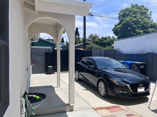 Aparcamiento - 8144 Washington Ave