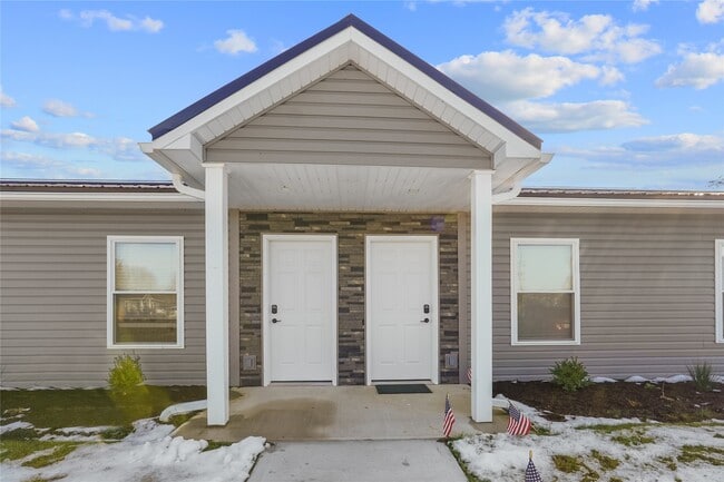 Building Photo - 423 W 3rd St