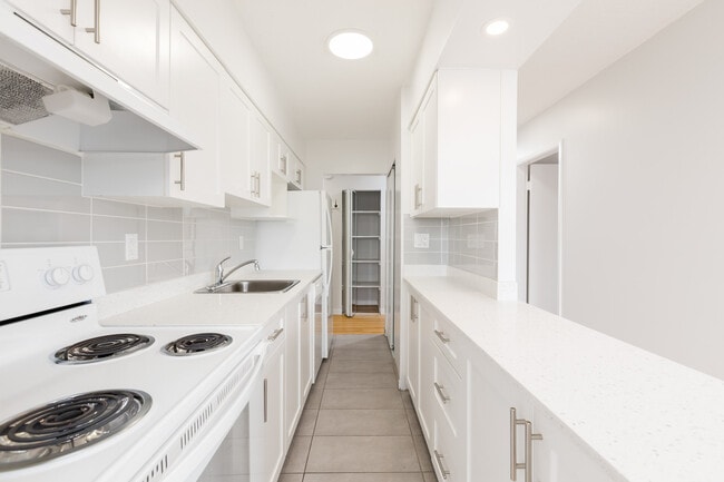 Building Photo - Casa Bella