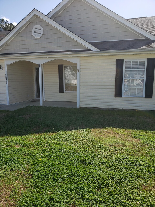 Building Photo - 1020 Comfrey Ln