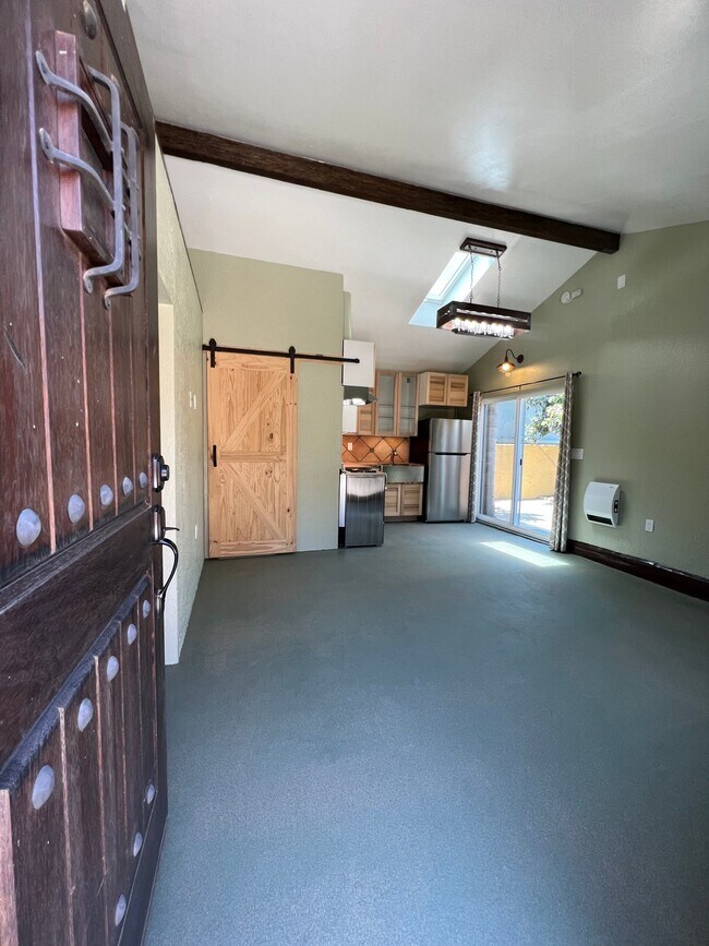 Foto del edificio - 8049 Campion Dr