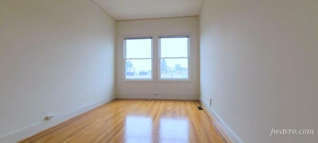 Foto del edificio - 336 Claremont Blvd