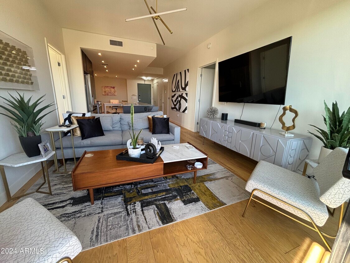 Foto principal - 2300 E Campbell Ave