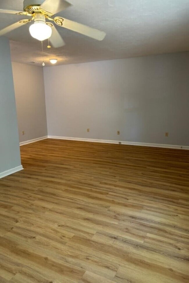 Building Photo - 140 Parkbrook Cir
