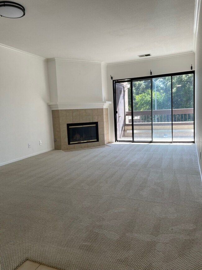Foto del edificio - 328 N Villa Way
