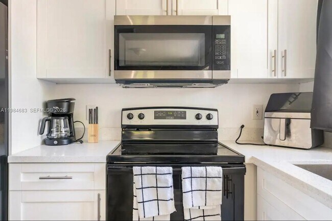 Foto del edificio - 1200 NW 18th Ct