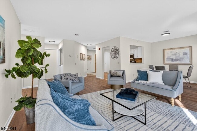 Foto del edificio - 11 Evergreen Dr