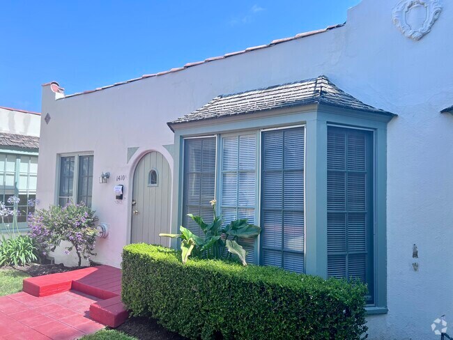 Building Photo - 1410 N Hayworth Ave