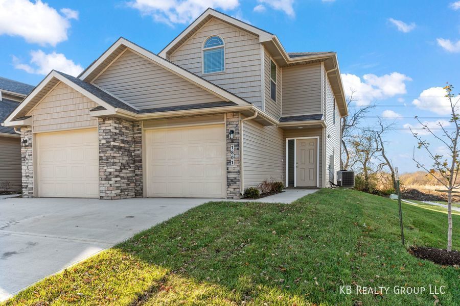 Primary Photo - Newer 3 Bed Townhome in Belton; Raymore-Pe...
