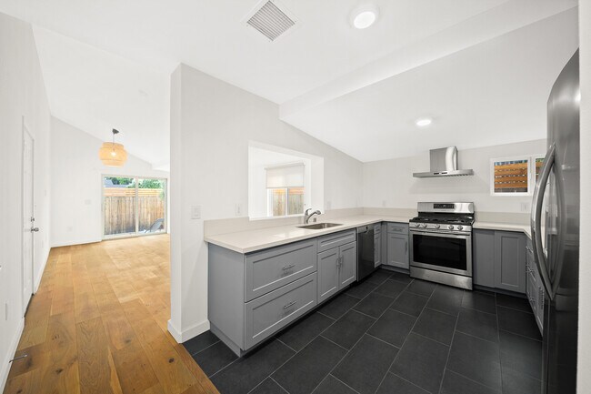 Building Photo - 3448 Casitas Ave