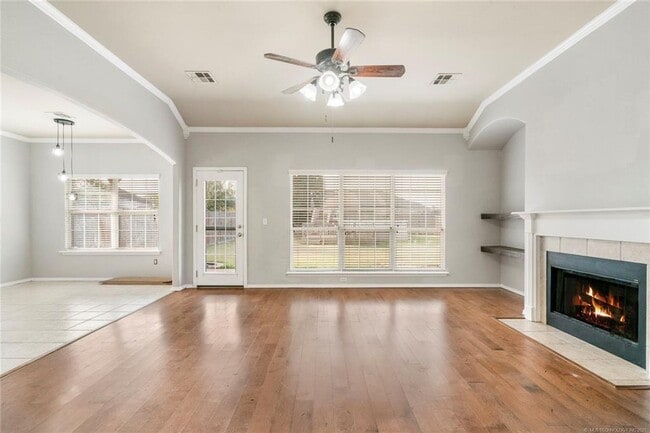 Building Photo - Glenpool Beauty!  3 Bedroom, 2 Bath Home