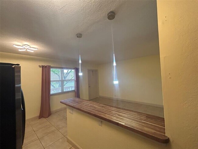 Foto del edificio - 2607 NE 8th Ave