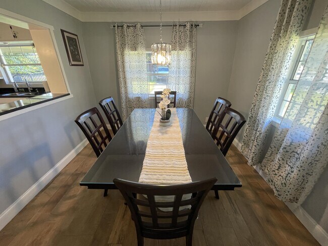 Foto del edificio - 4950 Martha Ave