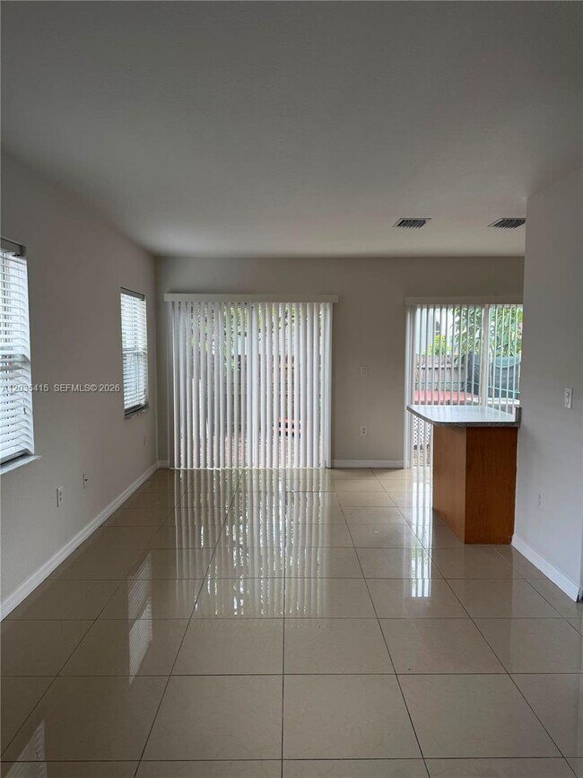 Foto del edificio - 3673 SW 5th St