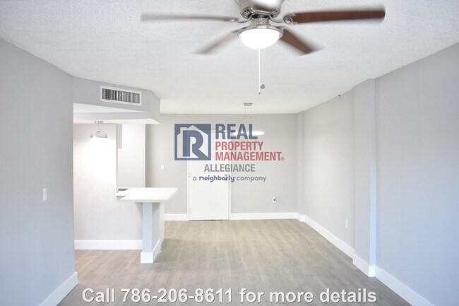 Foto del edificio - Modern Charm: Newly Renovated 2 Bed 2 Bath Rental Gem Awaits!