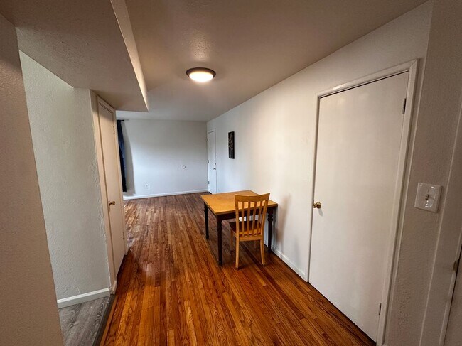 Foto del edificio - 4650 S Spring Ave