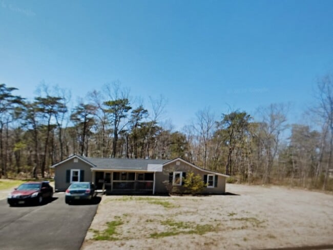 Building Photo - 444 Manor Ave