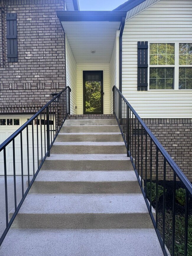 Building Photo - Gorgeous Single Family Home In Clarksville