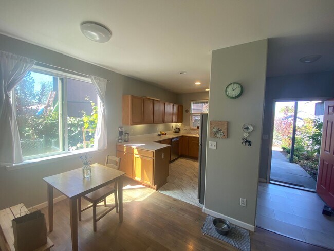 Foto del edificio - A gardeners paradise!  Single level home l...