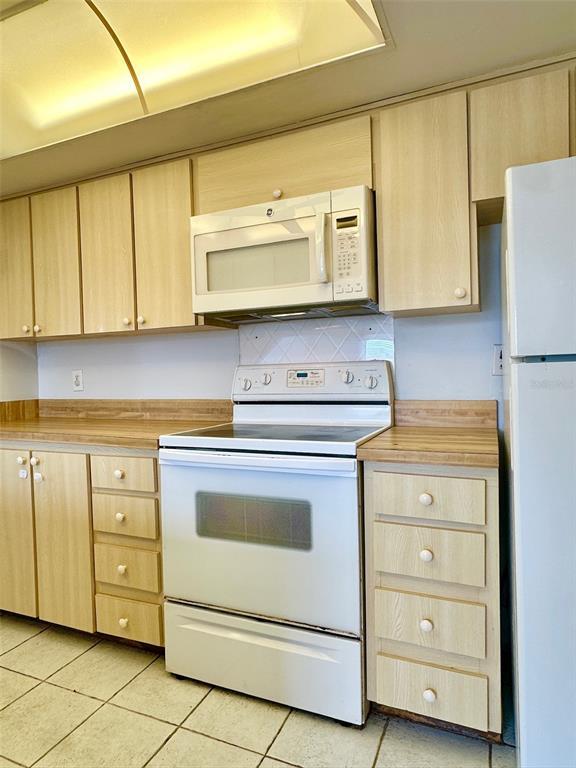 Building Photo - 2617 Cove Cay Dr