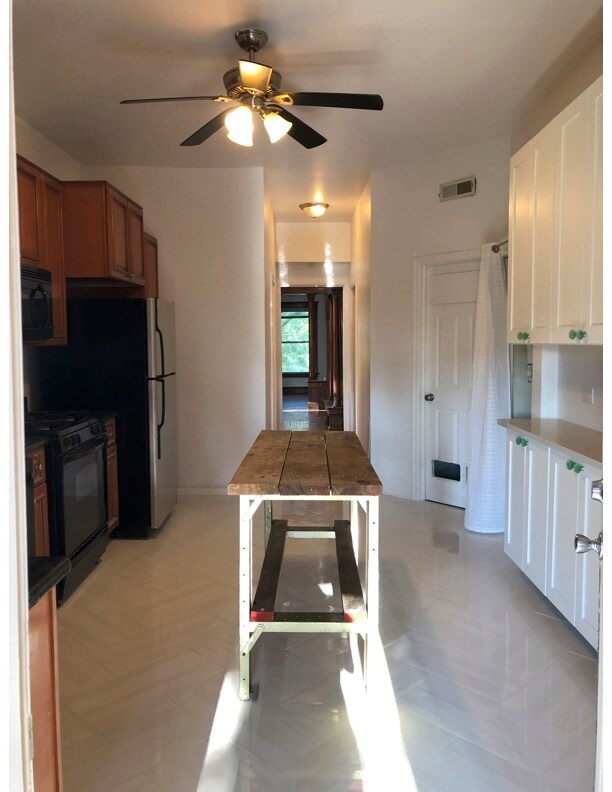 Primary Photo - 1227 N Rockwell-2