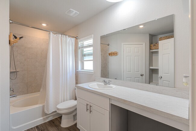 Building Photo - 26106 Halwell Mnr Ln