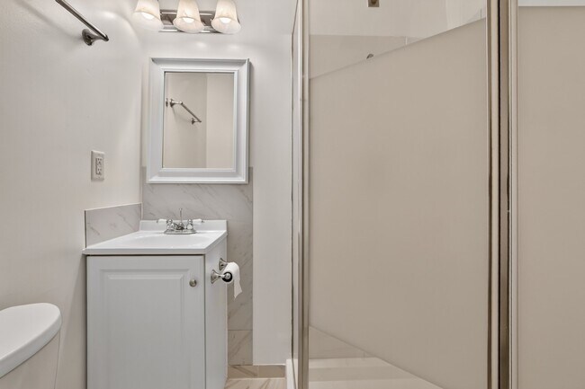 Foto del edificio - 3430 Wood Creek Dr
