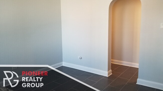 Foto del edificio - 5860 N Kenmore Ave