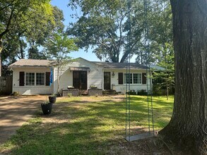 Building Photo - 1609 Pierce Avenue Ext