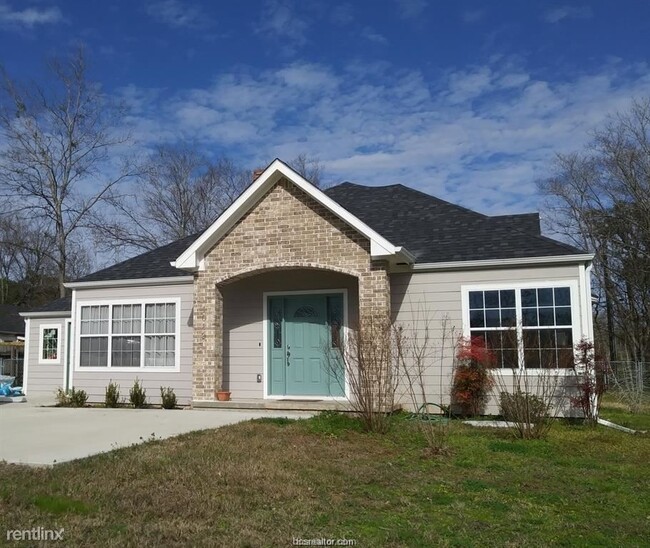 Building Photo - 4 br, 4.5 bath House - 1019 Milner Dr